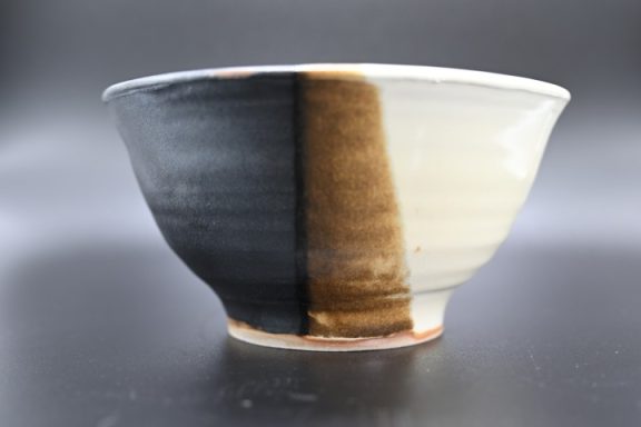 R0018 - Yin-Yang Bowl R0018 - Yin-Yang Bowl